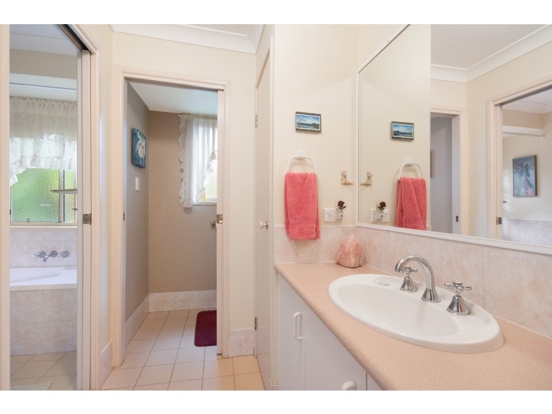 8 Leopard Wood Crescent, Bangalow NSW 2479