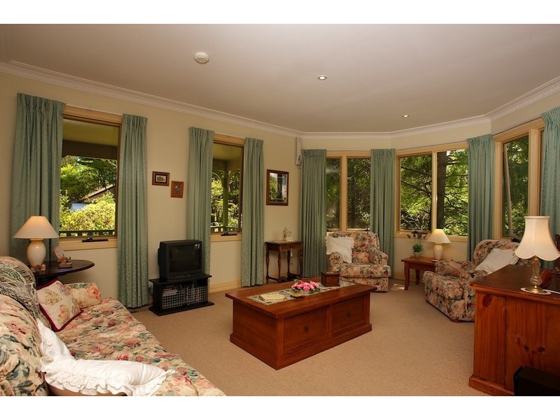 8 Salisbury Ave, Leura NSW 2780