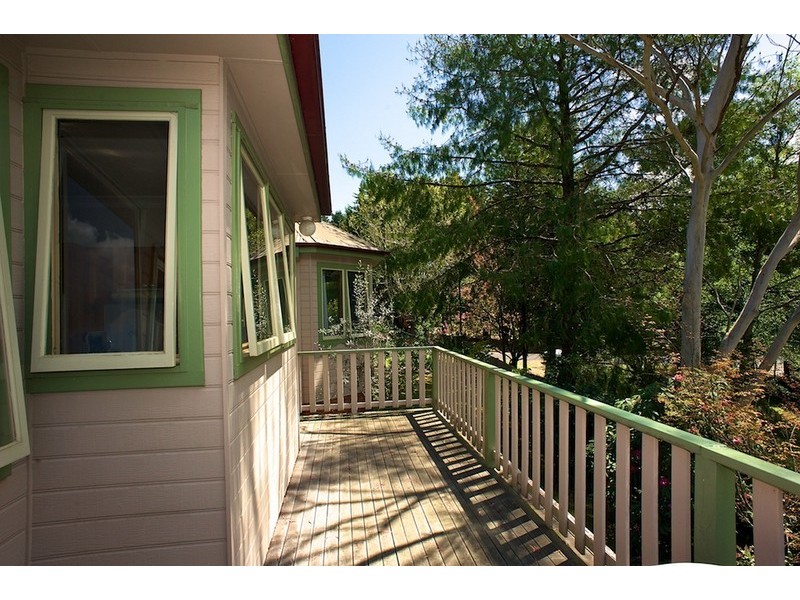 8 Salisbury Ave, Leura NSW 2780