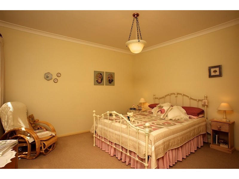 8 Salisbury Ave, Leura NSW 2780