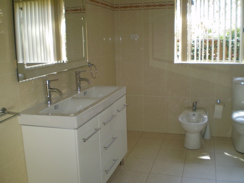 8 Vale St, Leura NSW 2780