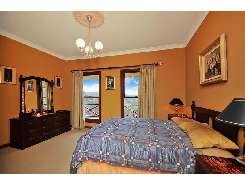 18-20 Darwin Ave, Wentworth Falls NSW 2782