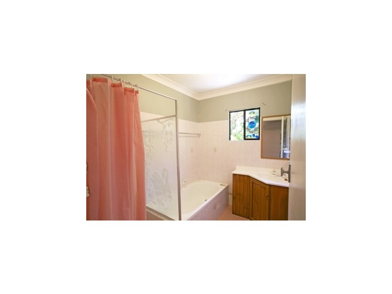 12 Waratah Road, Wentworth Falls NSW 2782