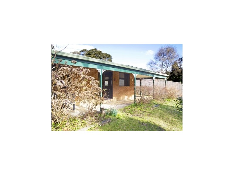 12 Waratah Road, Wentworth Falls NSW 2782