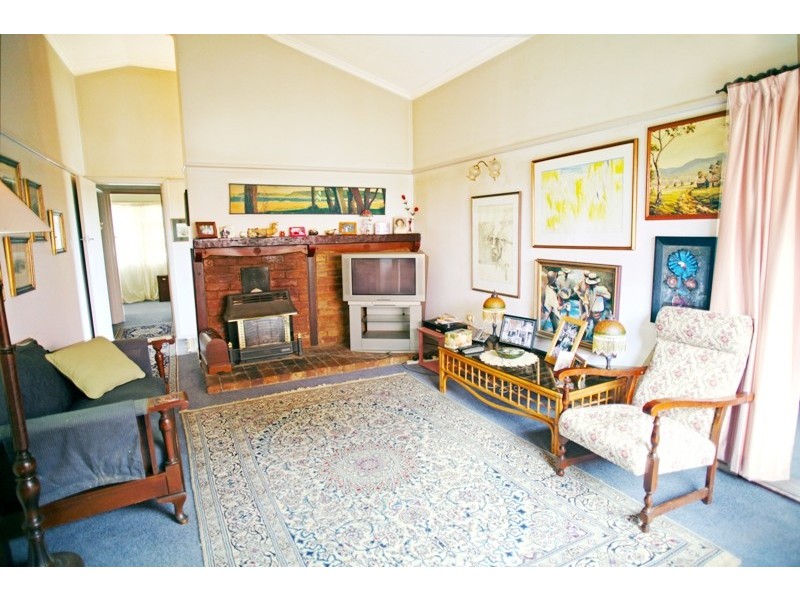 86 Dalrymple Avenue, Wentworth Falls NSW 2782