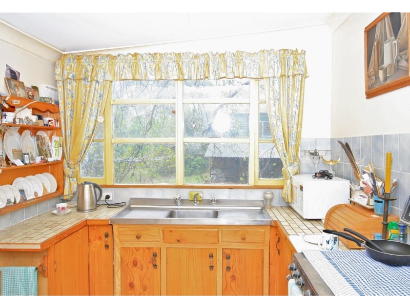 3 Fourth Ave, Katoomba NSW 2780