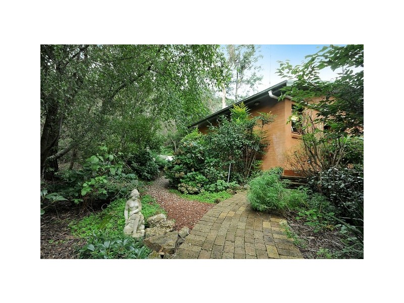 33 Everglades Avenue, Leura NSW 2780