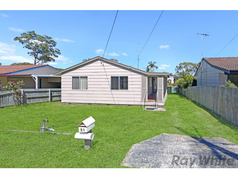 51 Leumeah Avenue, Chain Valley Bay NSW 2259