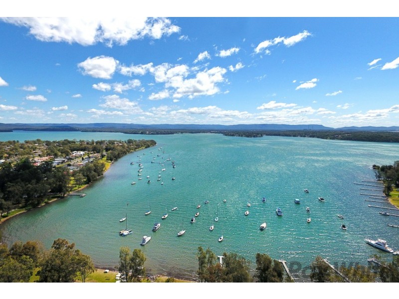 10 Government Road, Summerland Point NSW 2259