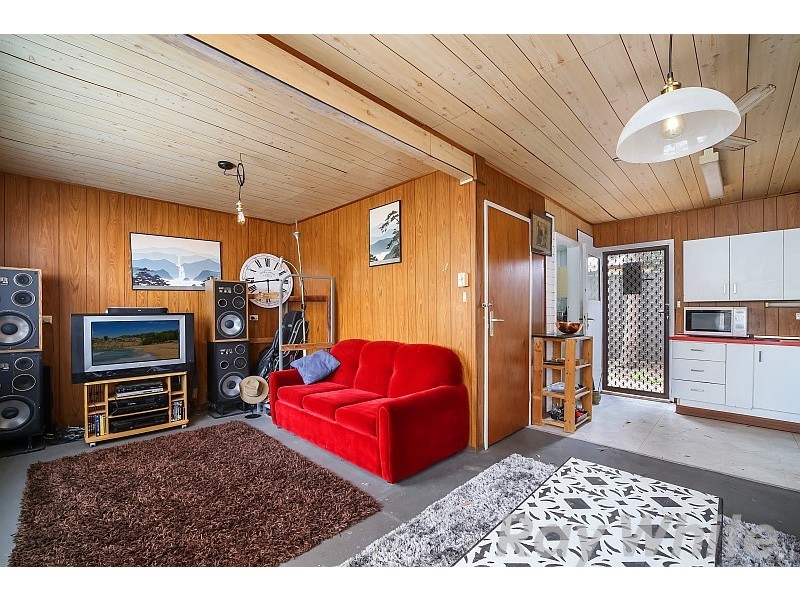 33 Dianne Avenue, Lake Munmorah NSW 2259