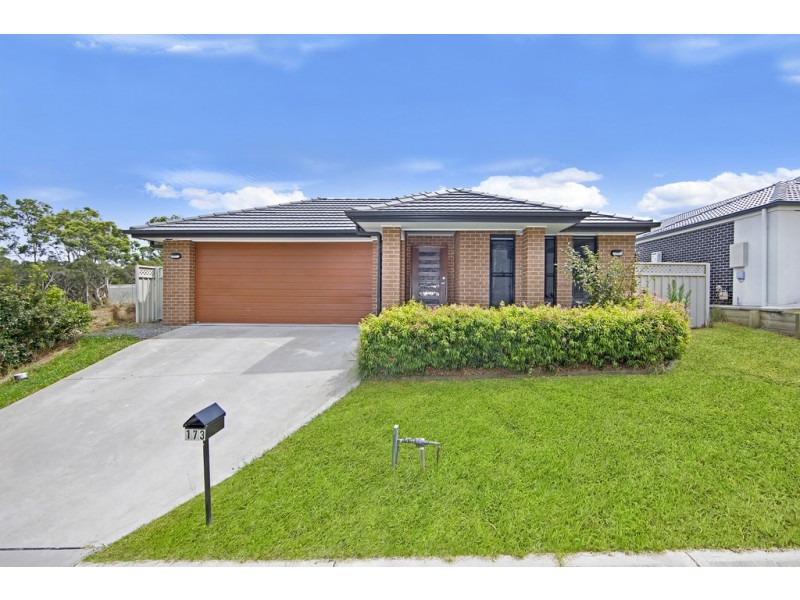 173 Johns Road, Wadalba NSW 2259