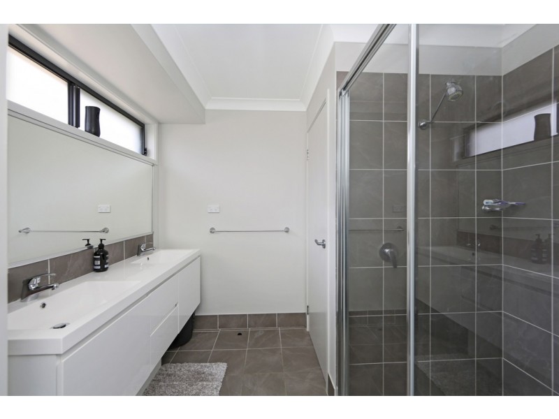 173 Johns Road, Wadalba NSW 2259