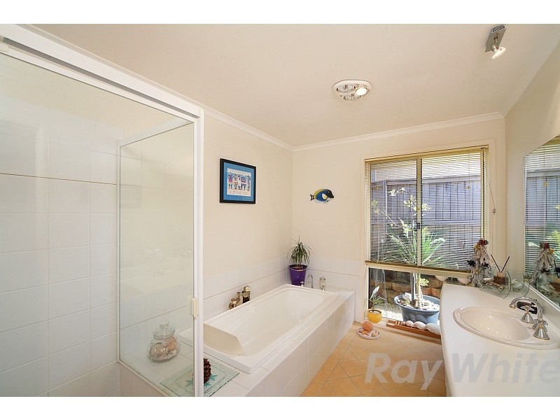 5 Barrington Drive, Woongarrah NSW 2259
