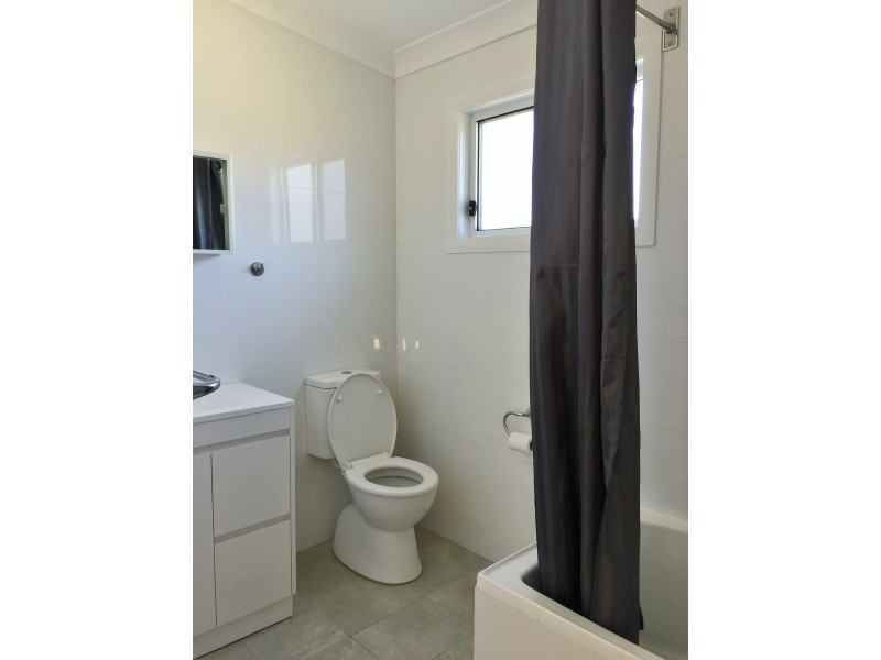 11a Leslie Avenue, Gorokan NSW 2263