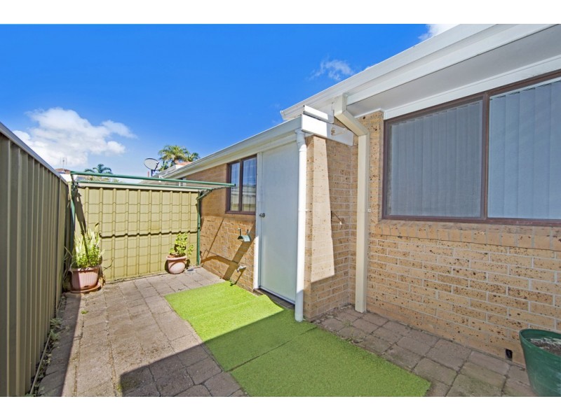 1/42-44 Natuna Avenue, Budgewoi NSW 2262