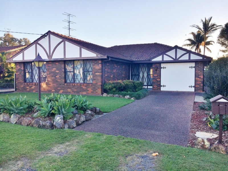 5 Edward Street, Budgewoi NSW 2262