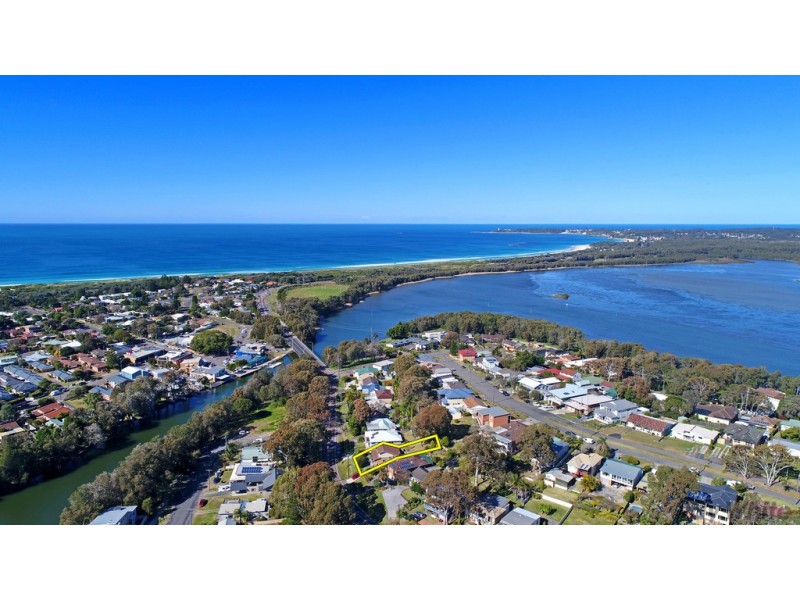 18 Scenic Drive, Budgewoi NSW 2262