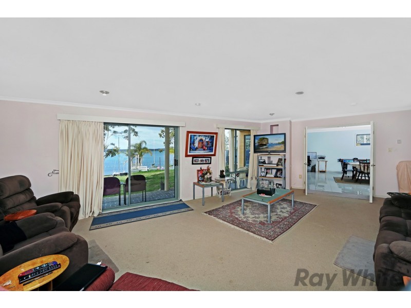 125 Griffith Street, Mannering Park NSW 2259