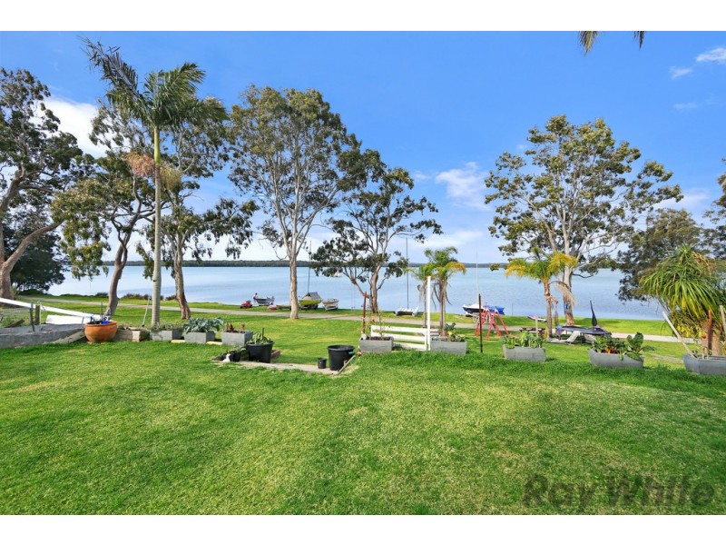 125 Griffith Street, Mannering Park NSW 2259