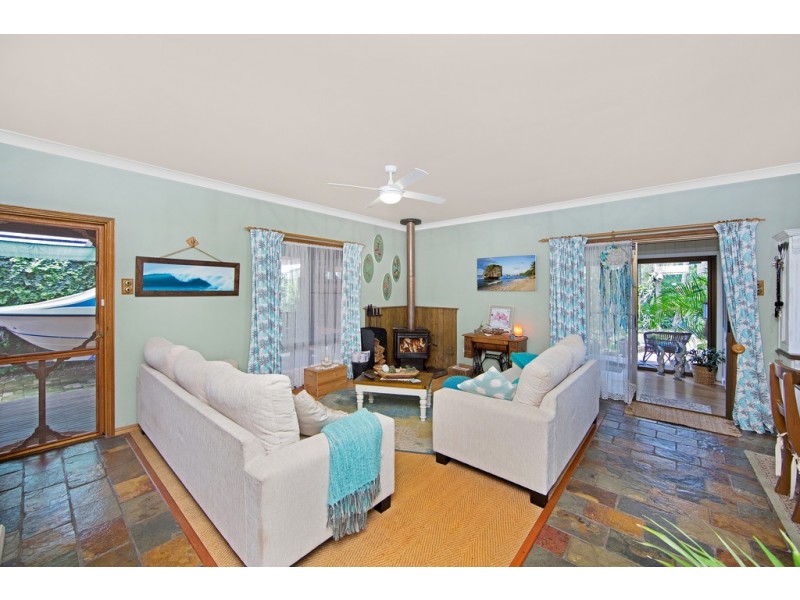 35 Trevally Avenue, Chain Valley Bay NSW 2259