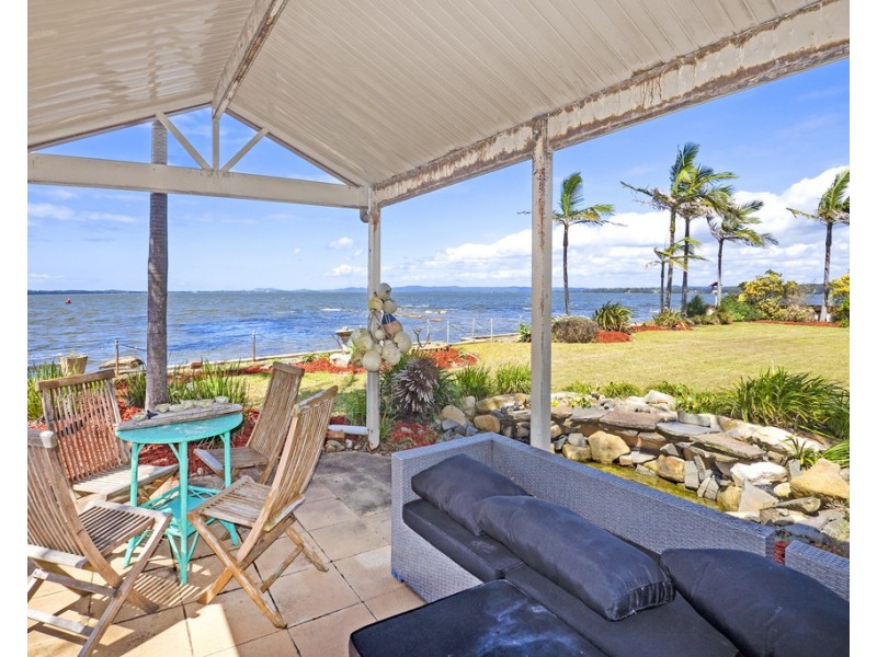 8 Wallarah Road, Gorokan NSW 2263