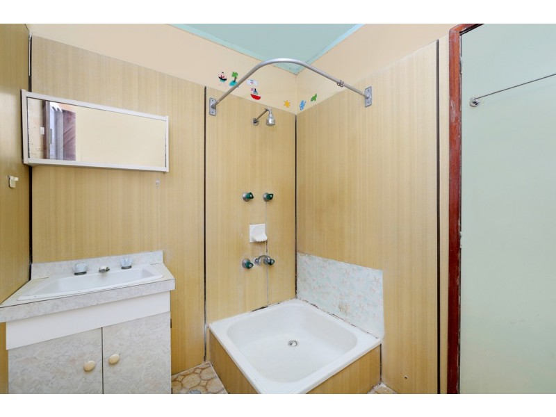 10 Nirringa Road, Summerland Point NSW 2259