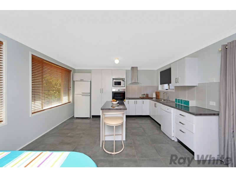 136 Elizabeth Bay Drive, Lake Munmorah NSW 2259