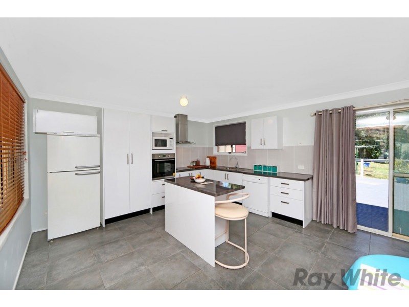 136 Elizabeth Bay Drive, Lake Munmorah NSW 2259