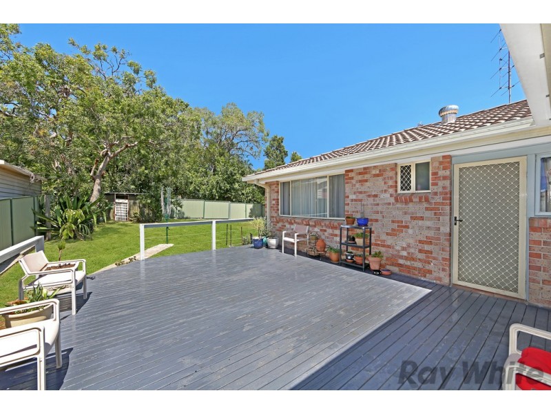 136 Elizabeth Bay Drive, Lake Munmorah NSW 2259