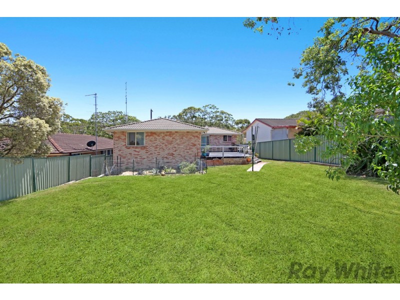 136 Elizabeth Bay Drive, Lake Munmorah NSW 2259