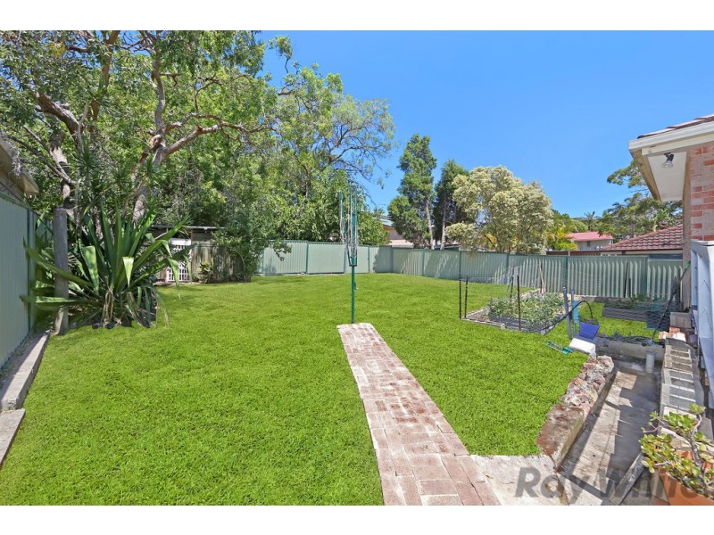 136 Elizabeth Bay Drive, Lake Munmorah NSW 2259