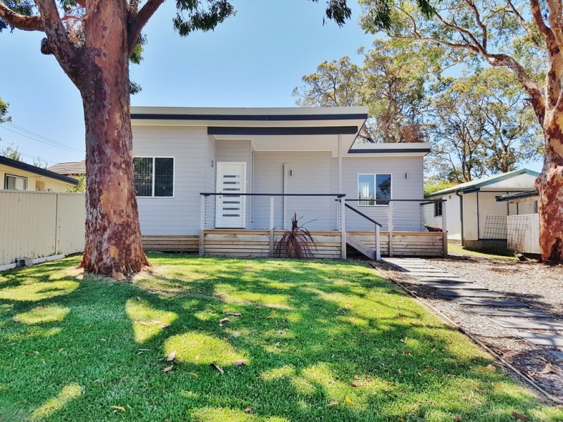 5A Montgomery Avenue, Canton Beach NSW 2263