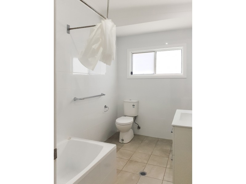 5A Montgomery Avenue, Canton Beach NSW 2263