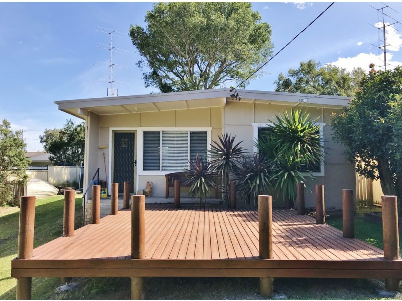 24 Sunrise Avenue, Budgewoi NSW 2262