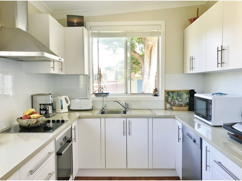 24 Sunrise Avenue, Budgewoi NSW 2262