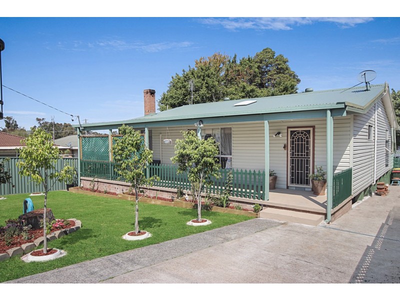 4 Oak Road, Charmhaven NSW 2263