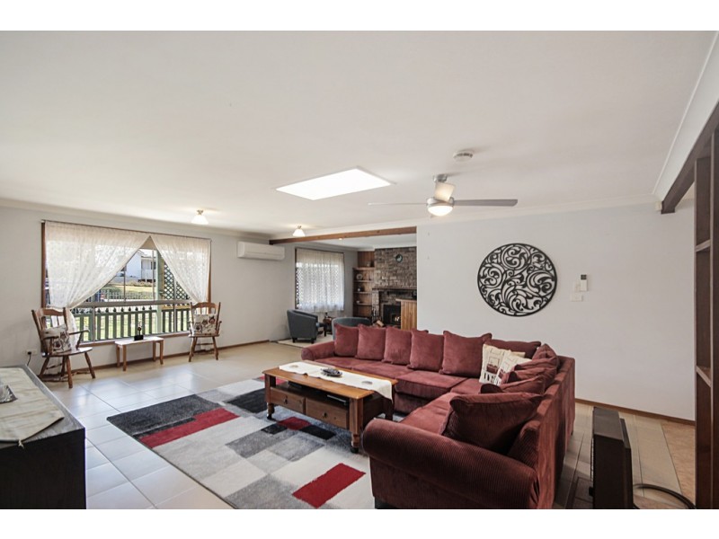 4 Oak Road, Charmhaven NSW 2263