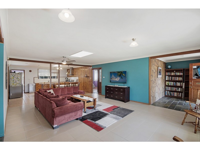4 Oak Road, Charmhaven NSW 2263