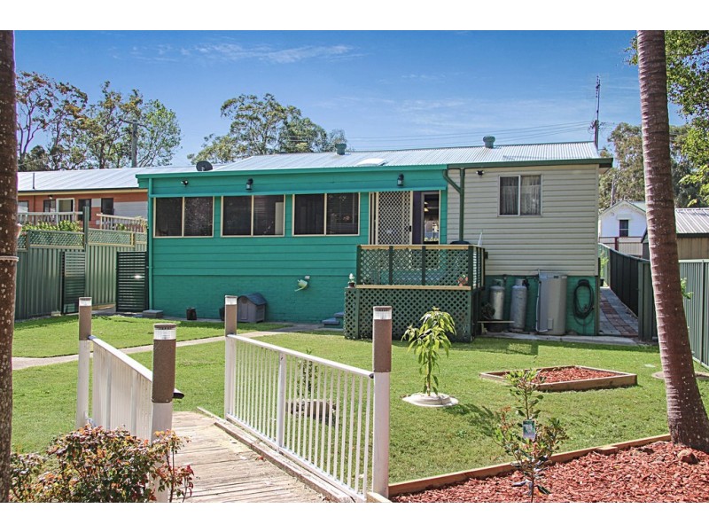 4 Oak Road, Charmhaven NSW 2263