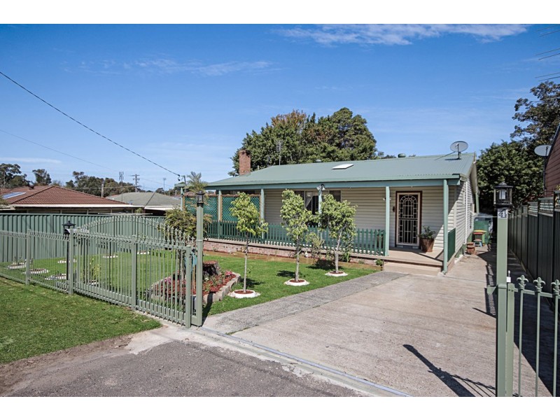 4 Oak Road, Charmhaven NSW 2263