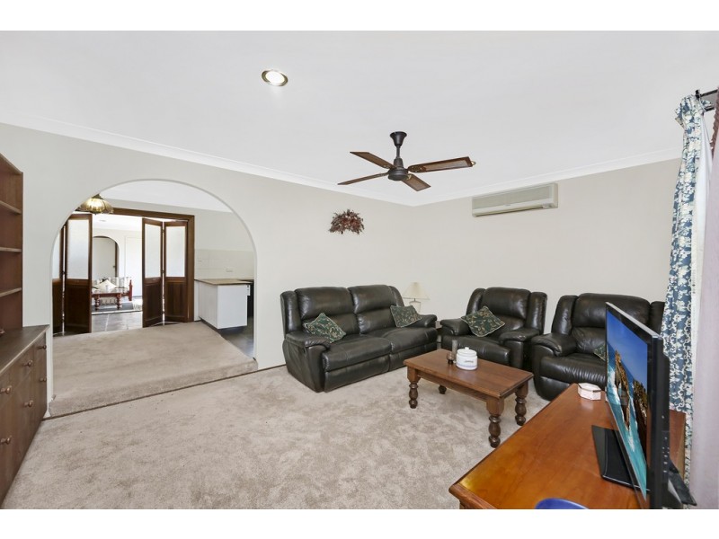 16 Delia Avenue, Budgewoi NSW 2262