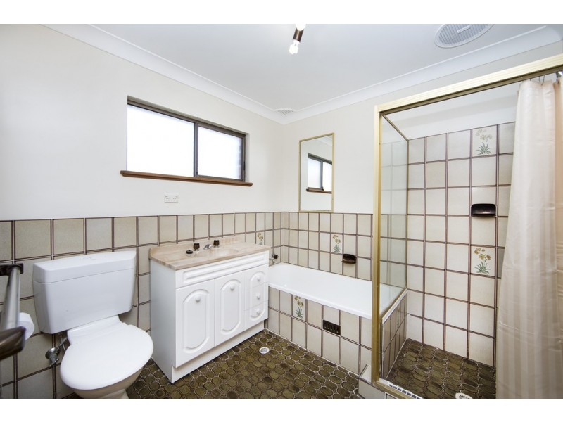 16 Delia Avenue, Budgewoi NSW 2262