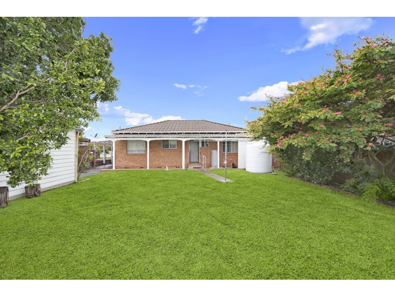 2 John Street, Gorokan NSW 2263
