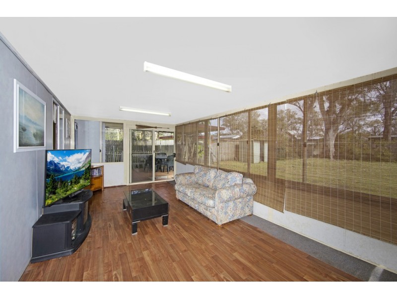 6 Hobson Avenue, Charmhaven NSW 2263