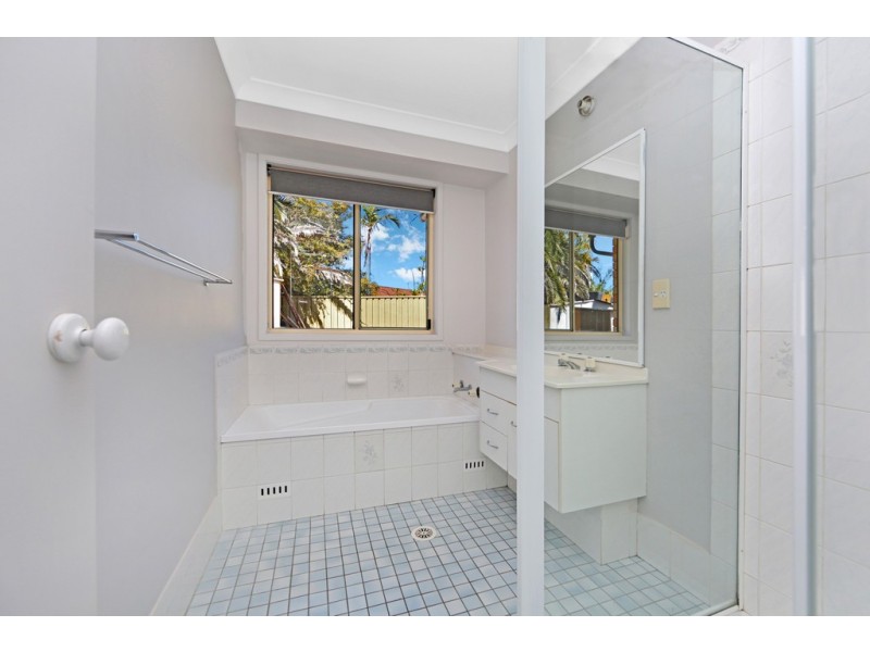 2 Woodside Court, Lake Haven NSW 2263