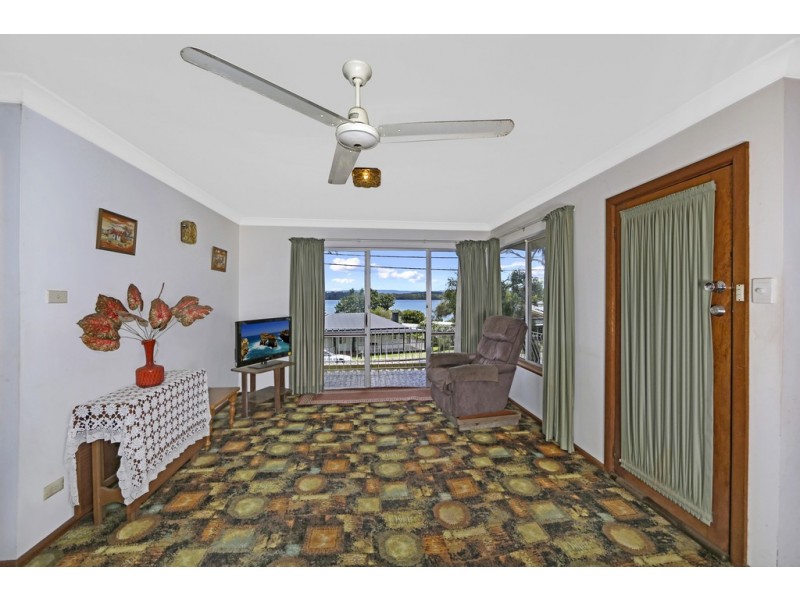 18 Kenilworth Street, Mannering Park NSW 2259