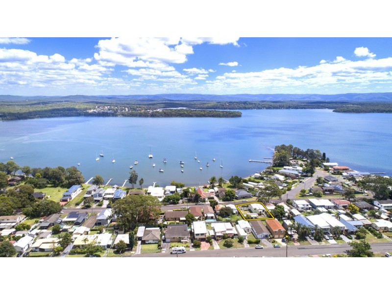 18 Kenilworth Street, Mannering Park NSW 2259