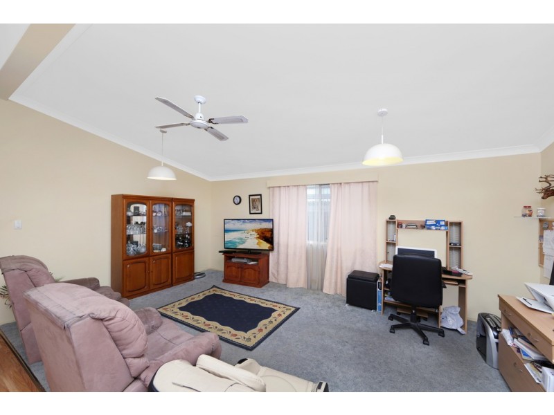240/25 Mulloway Road, Chain Valley Bay NSW 2259