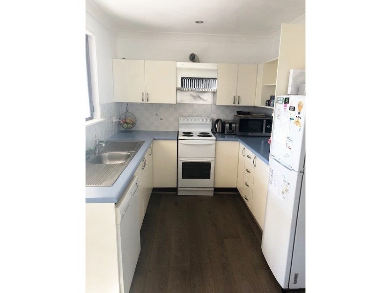 62 Campbell Parade, Mannering Park NSW 2259