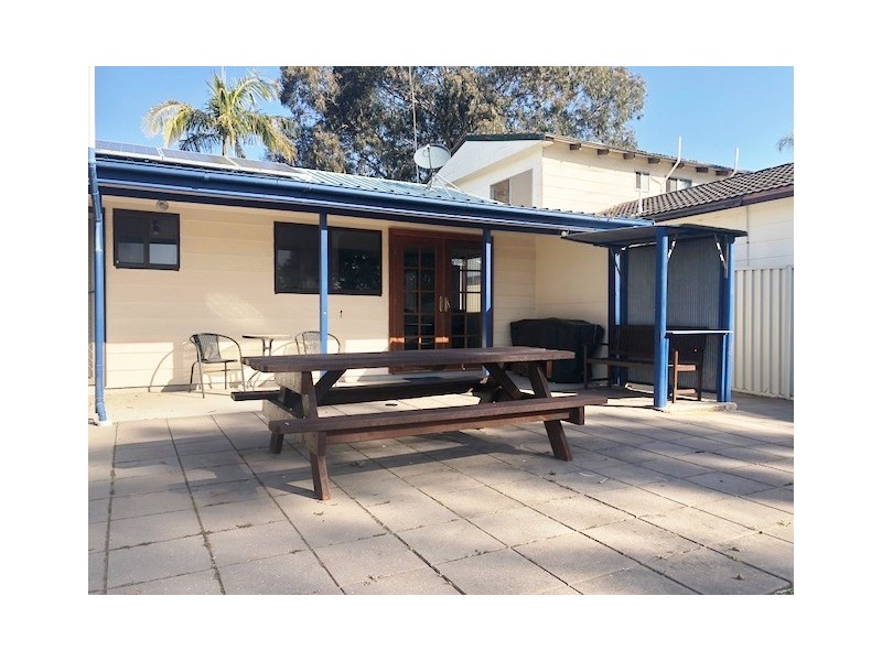 62 Campbell Parade, Mannering Park NSW 2259
